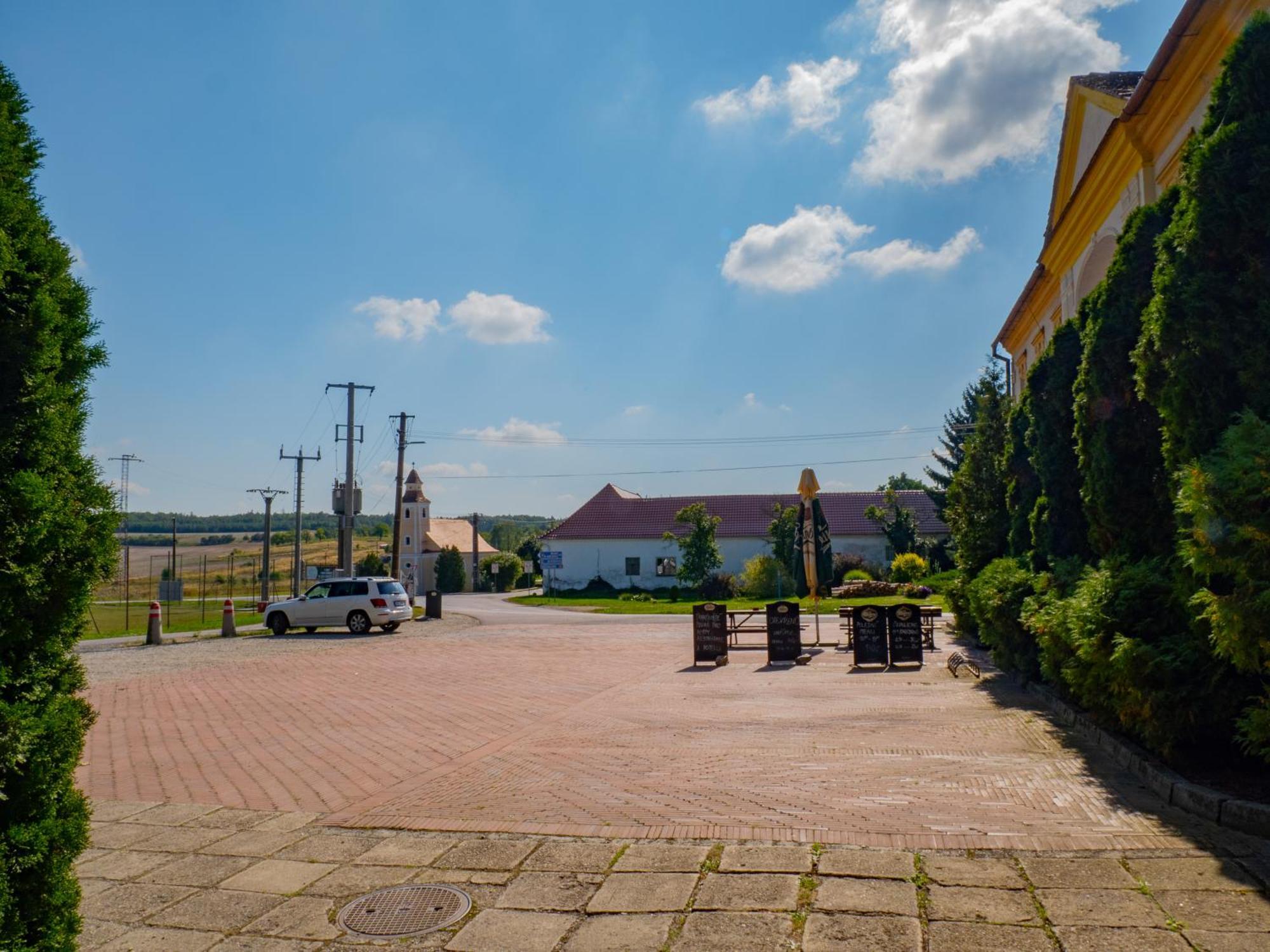 Hotel Club Vranovská Ves Exterior foto